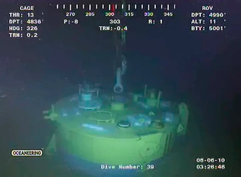 2010-08-06T083857Z-01-SIN801-RTRMDNP-3-OIL-SPILL-JPG4267170700690342297