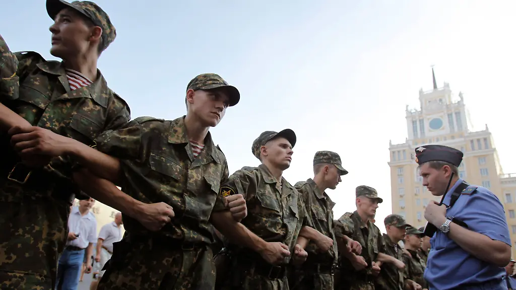 2010-07-31T182237Z-01-MOS19-RTRMDNP-3-RUSSIA-OPPOSITION-PROTEST-JPG6483098029977967168