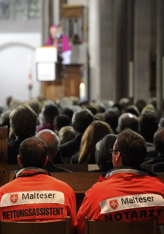 DEU-Loveparade-Trauerfeier-RKN111-jpg4769017668139812897