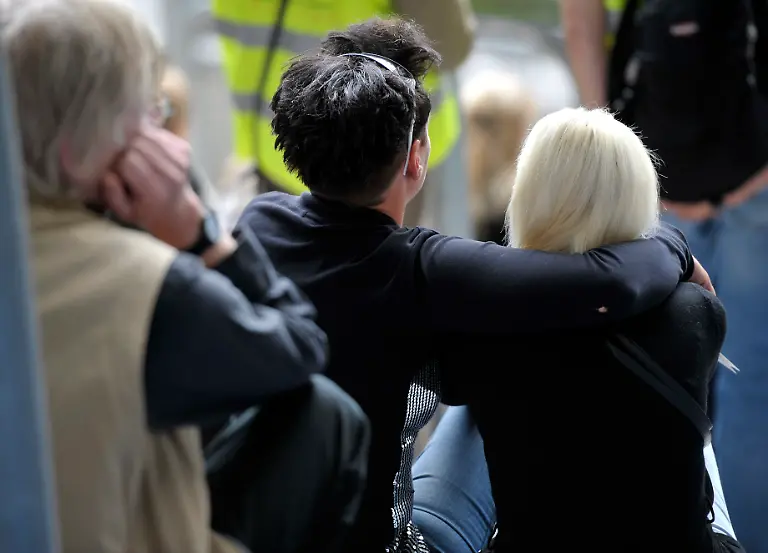 DEU-Loveparade-Trauerfeier-MKR120-jpg3828876633862386895