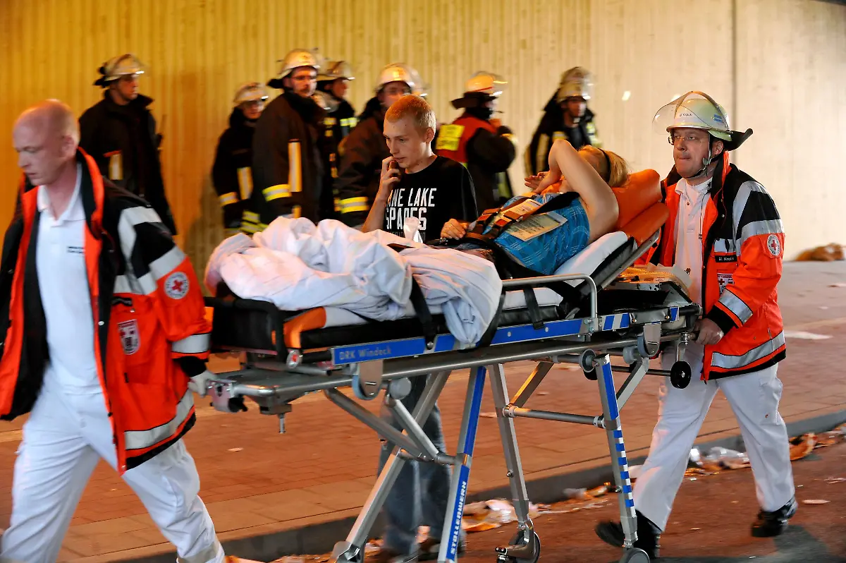 2010-07-24T211812Z-01-WR39-RTRMDNP-3-GERMANY-LOVE-DEATHS-JPG4477244877694775005