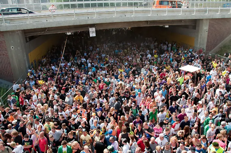 2sbz3813-jpg3807994315684271331