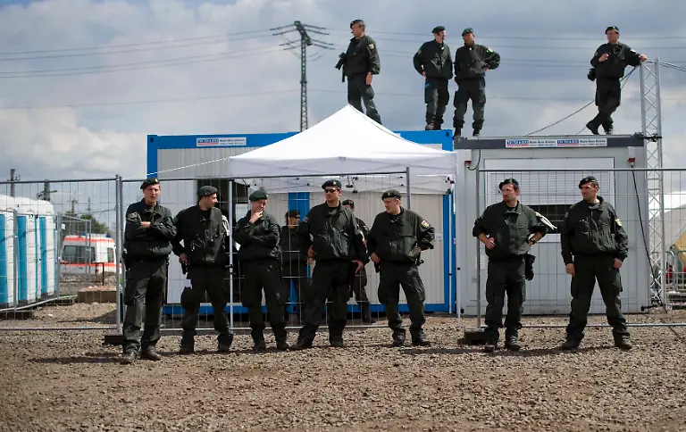 2010-07-24T153228Z-01-DUI110-RTRMDNP-3-GERMANY-JPG7422766842453643365