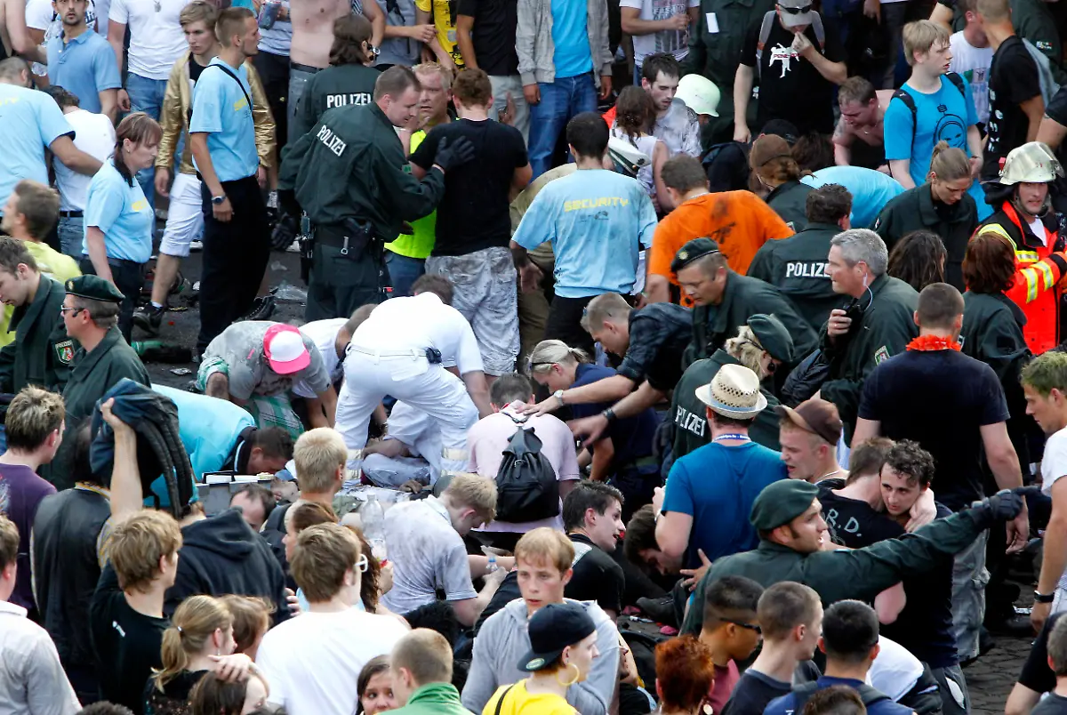 DEU-NRW-Loveparade-2010-DUS133-jpg319986267552163293