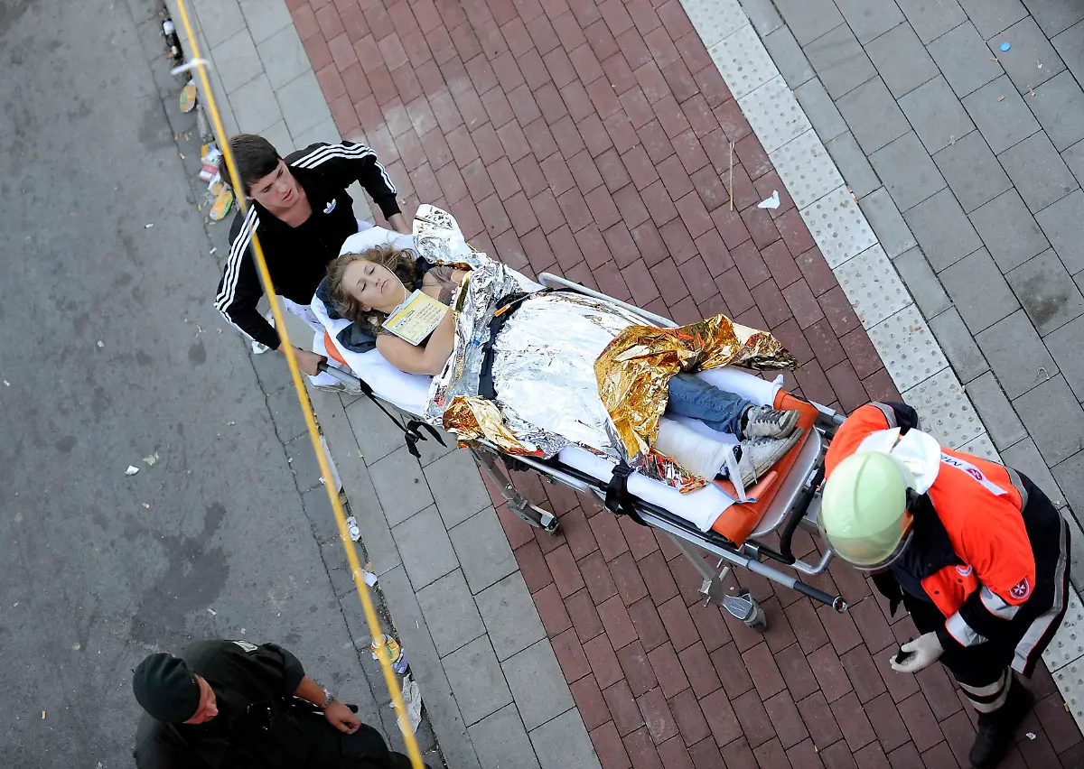 2010-07-24T175613Z-01-BER507-RTRMDNP-3-GERMANY-LOVE-DEATHS-JPG3548093957521895974