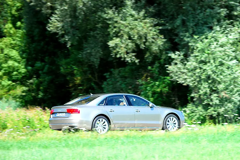 Audi-A8-Lang-19-07-2010-10-55-27