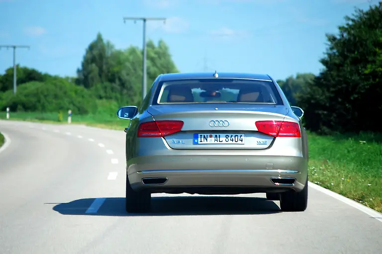 Audi-A8-Lang-19-07-2010-10-51-07