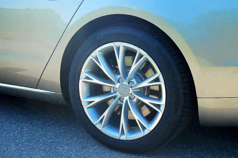 Audi-A8-Lang-19-07-2010-10-44-41