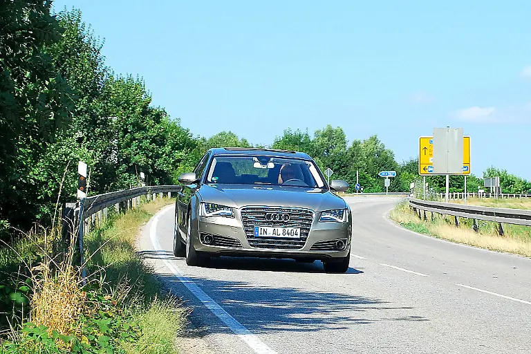 Audi-A8-Lang-19-07-2010-10-37-16