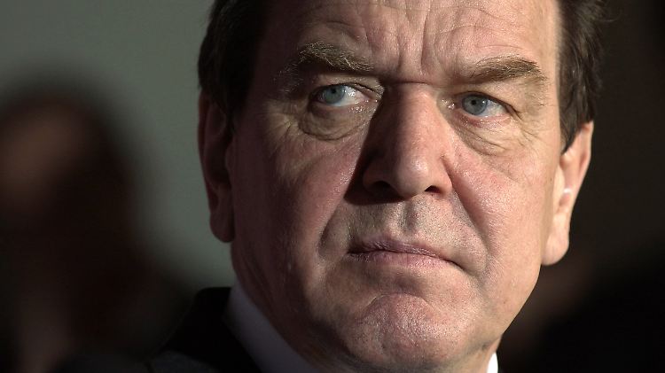 Gerhard Schröder sieht keine Mitschuld am Beitritt Griechenlands in die Währungsunion.
