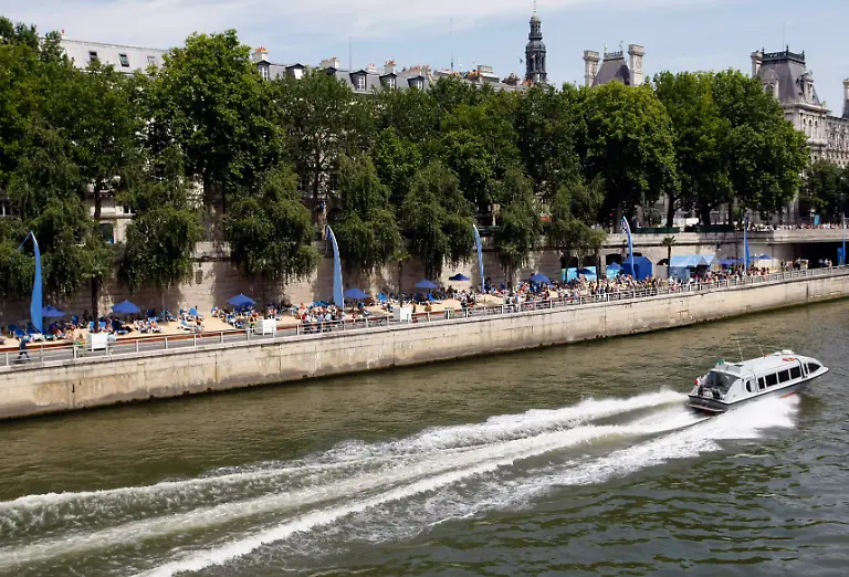 France-Paris-Plage-DLM106-jpg3350308483844870112