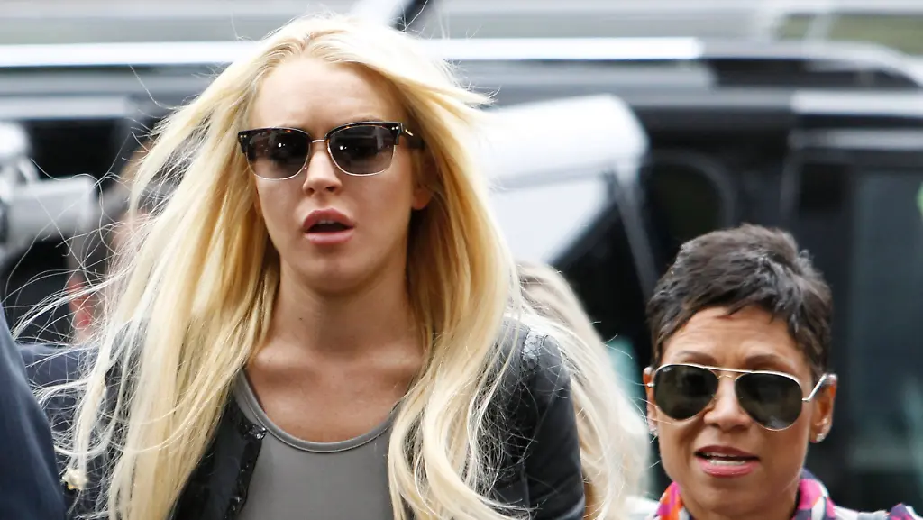 2010-07-20T160425Z-01-DLM104-RTRMDNP-3-PEOPLE-LOHAN-JPG5204427687194909748