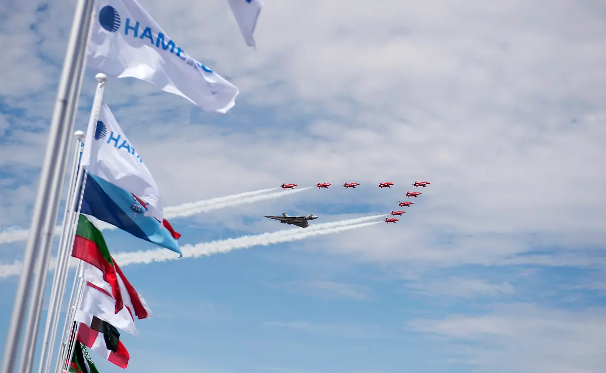 2010-07-19T153810Z-01-KFD05-RTRMDNP-3-AIRSHOW-JPG559771552947331737