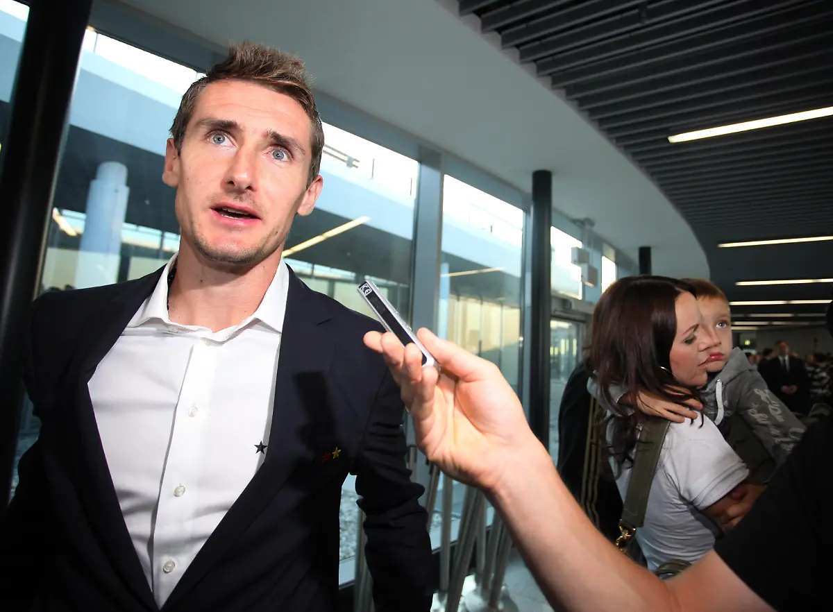 2010-07-12T061719Z-01-ROR04-RTRMDNP-3-SOCCER-WORLD-GERMANY-JPG2086543696926862299