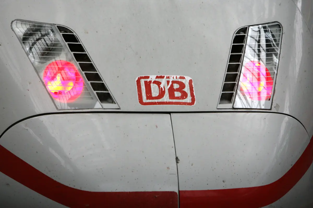 2s5m2551-jpg8389240412178208223