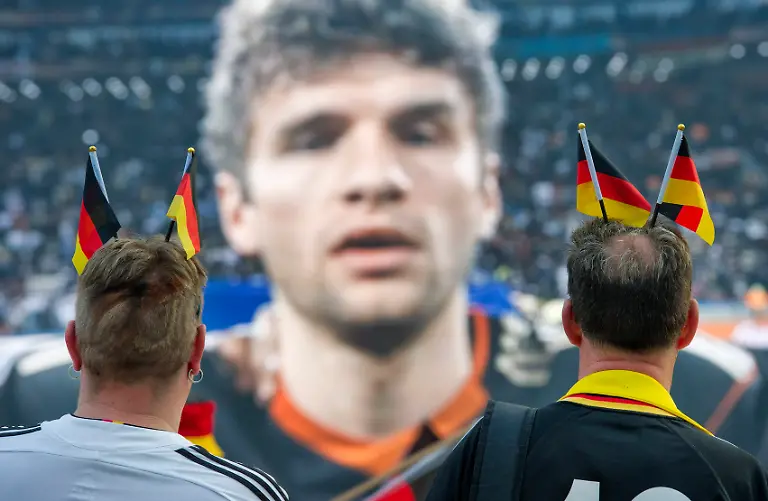 DEU-SN-Fussball-WM-Public-Viewing-LES102-jpg7343673108769214917