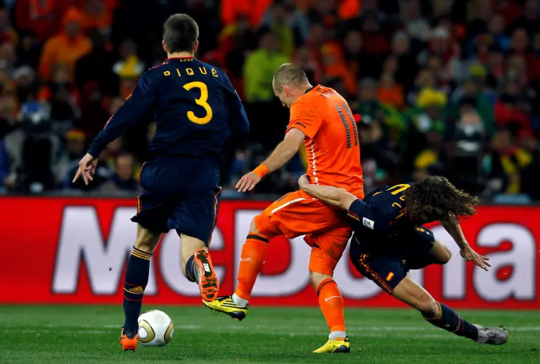 2010-07-11T201544Z-01-WCF781-RTRMDNP-3-SOCCER-WORLD-JPG2089482138727950547