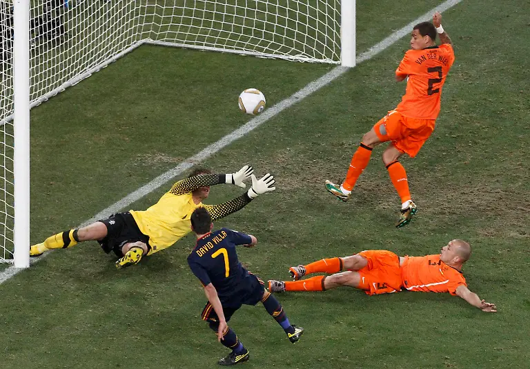 2010-07-11T200253Z-01-WCP559-RTRMDNP-3-SOCCER-WORLD-JPG6141578271786376846