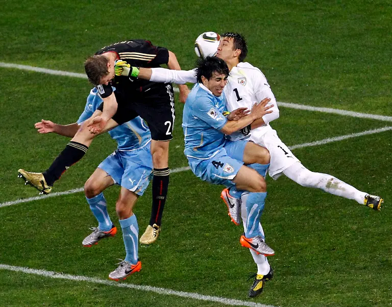 2010-07-10T194715Z-01-WCA431-RTRMDNP-3-SOCCER-WORLD-JPG4431154851531109365