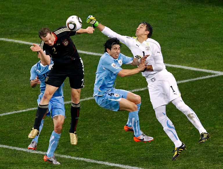 2010-07-10T194645Z-01-WCA430-RTRMDNP-3-SOCCER-WORLD-JPG6614930821019203828