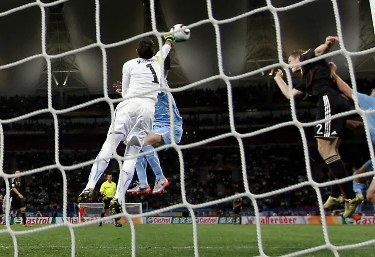 South-Africa-Soccer-WCup-Germany-Uruguay-WCUP189-jpg2379407577022876129