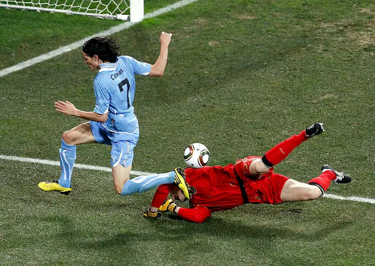 2010-07-10T193909Z-01-WCA425-RTRMDNP-3-SOCCER-WORLD-JPG356305919648060167