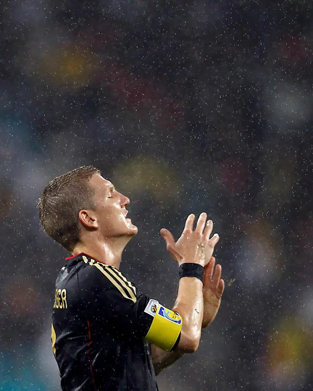 2010-07-10T192601Z-01-WCP367-RTRMDNP-3-SOCCER-WORLD-JPG8182569751165595851