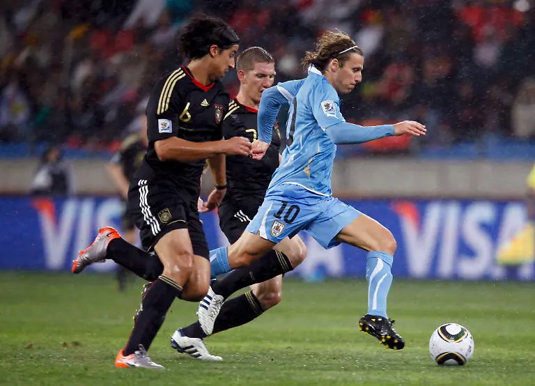 2010-07-10T191812Z-01-WCP360-RTRMDNP-3-SOCCER-WORLD-JPG1226460364314172008