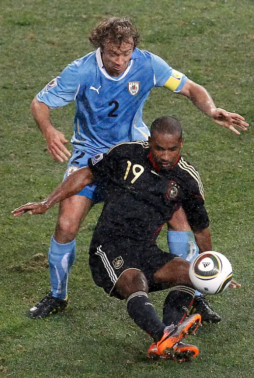 2010-07-10T191130Z-01-WCA424-RTRMDNP-3-SOCCER-WORLD-JPG7205225566182195211