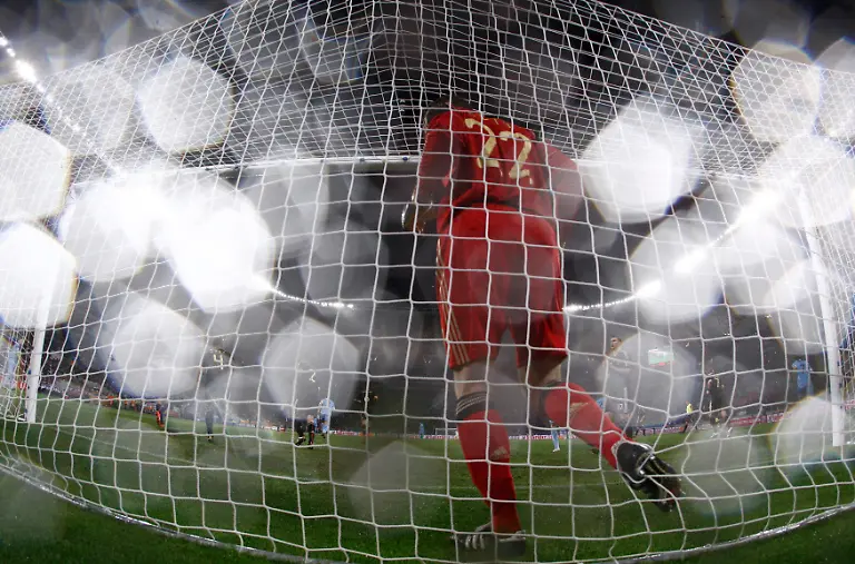 2010-07-10T193010Z-01-WCA138-RTRMDNP-3-SOCCER-WORLD-JPG284550310600215408