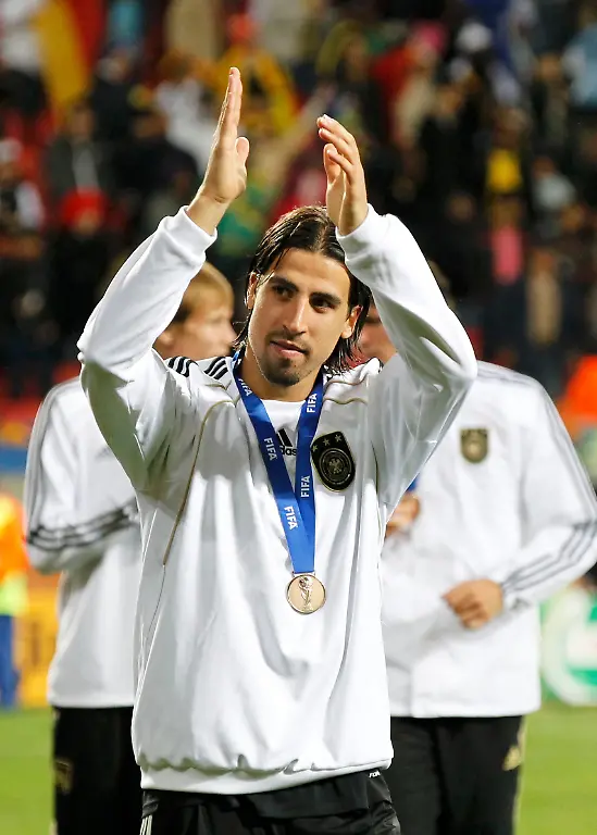 2010-07-10T204925Z-01-WCA166-RTRMDNP-3-SOCCER-WORLD-JPG9043090696379909916