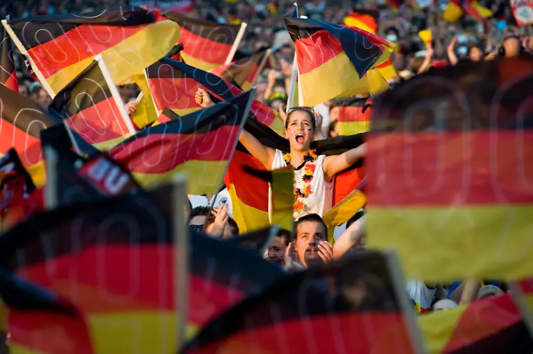 DEU-BB-FUSSBALL-WM-PUBLIC-VIEWING-HAL131-jpg60488226151498677