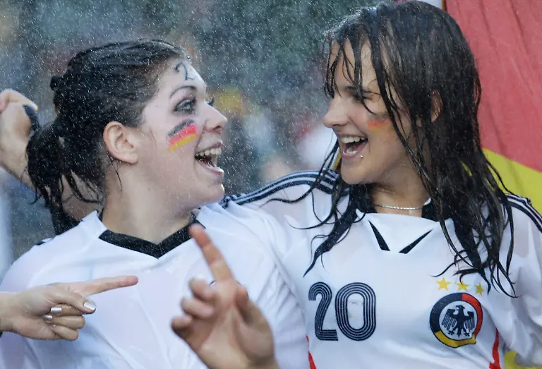 2010-07-07T182529Z-01-AD52-RTRMDNP-3-SOCCER-WORLD-JPG7680580164287727108