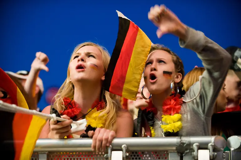 DEU-BB-FUSSBALL-WM-PUBLIC-VIEWING-HAL122-jpg8134908774559563706