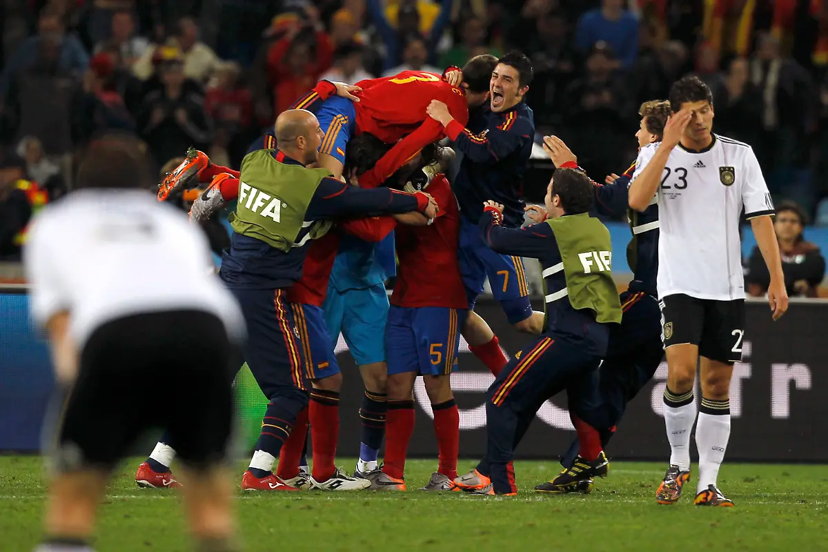 2010-07-07T203053Z-01-WCA460-RTRMDNP-3-SOCCER-WORLD-JPG3287226149838641501