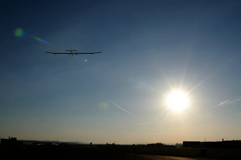 2010-07-07T075521Z-01-DBA21-RTRMDNP-3-SWISS-SOLARPLANE-JPG3934409599927735914