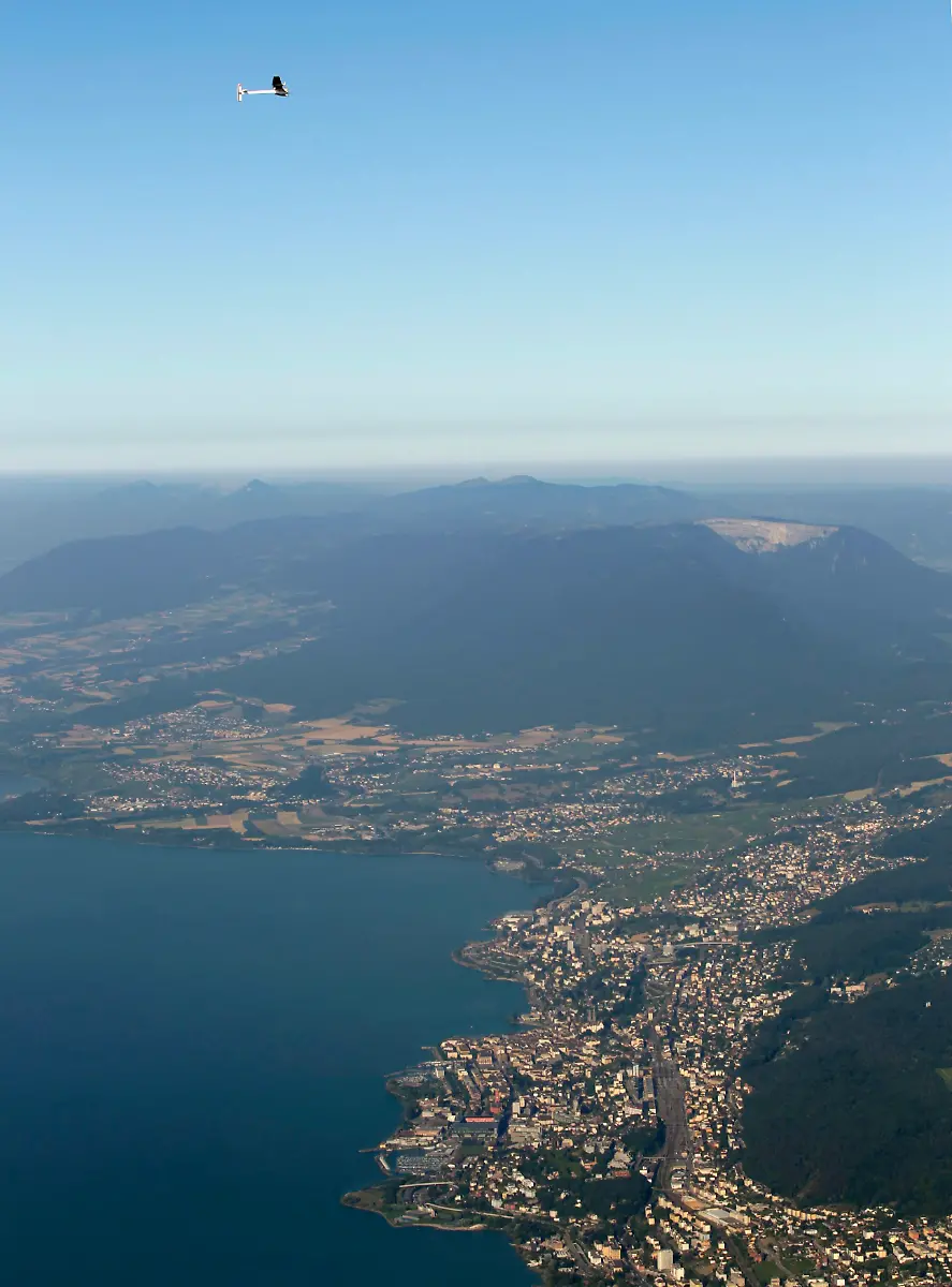 2010-07-07T073100Z-01-DBA05A-RTRMDNP-3-SWISS-SOLARPLANE-JPG2293647366383619767