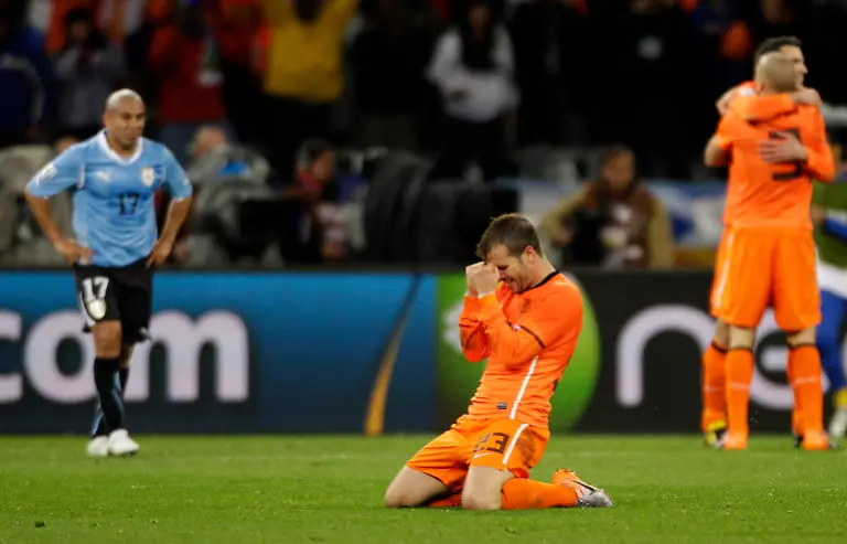 South-Africa-Soccer-WCup-Uruguay-Netherlands-WCUP321-jpg2483897334521450608
