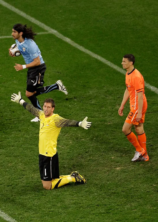 South-Africa-Soccer-WCup-Uruguay-Netherlands-WCUP318-jpg7092091095147532972