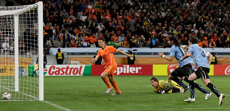 South-Africa-Soccer-WCup-Uruguay-Netherlands-WCUP378-jpg1779023212503776239