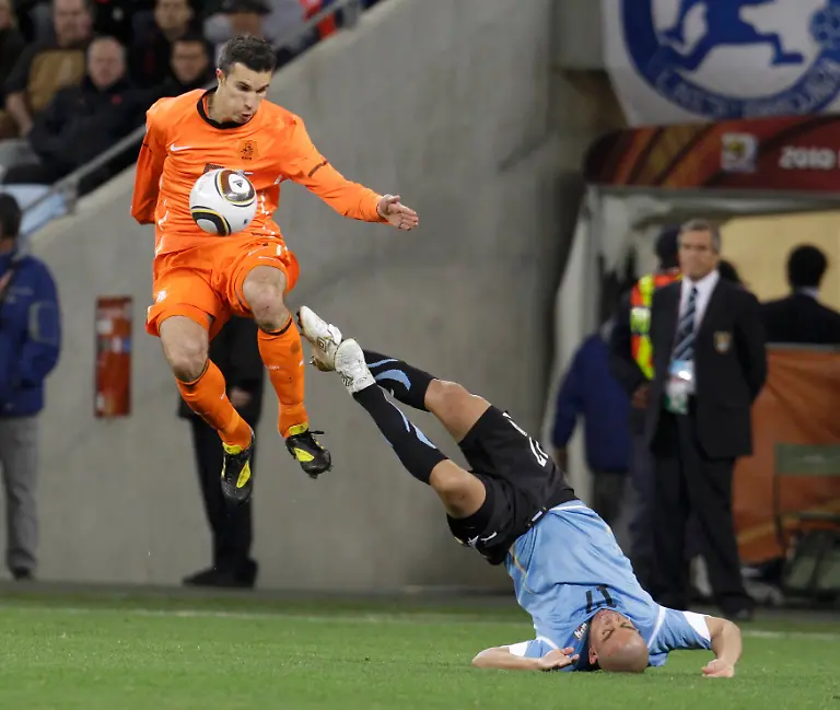 2010-07-06T194245Z-01-WCA417-RTRMDNP-3-SOCCER-WORLD-JPG6151933590555503530