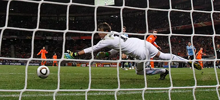 2010-07-06T202309Z-01-WCP389-RTRMDNP-3-SOCCER-WORLD-JPG3508536590809065588