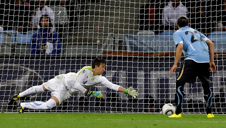 South-Africa-Soccer-WCup-Uruguay-Netherlands-WCUP261-jpg1755270079842409270