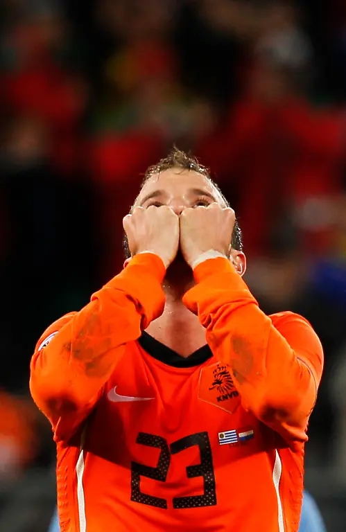 South-Africa-Soccer-WCup-Uruguay-Netherlands-WCUP337-jpg6037095289601455486