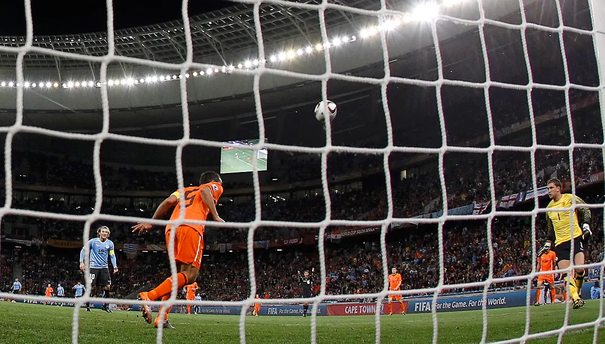 2010-07-06T194659Z-01-WCA154-RTRMDNP-3-SOCCER-WORLD-JPG5396264290937708509