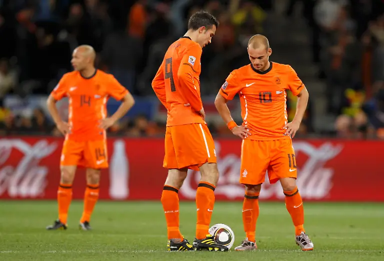 2010-07-06T192749Z-01-WCA147-RTRMDNP-3-SOCCER-WORLD-JPG6739476244801788413