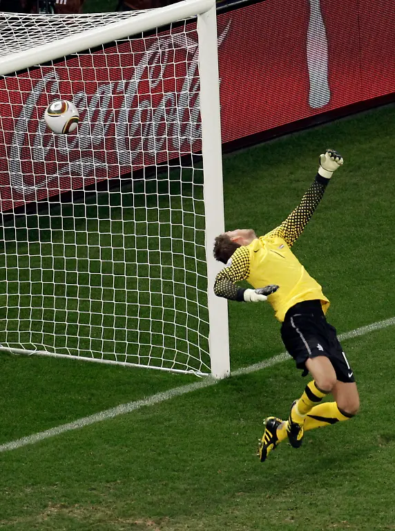 South-Africa-Soccer-WCup-Uruguay-Netherlands-WCUP200-jpg1691020184137374428