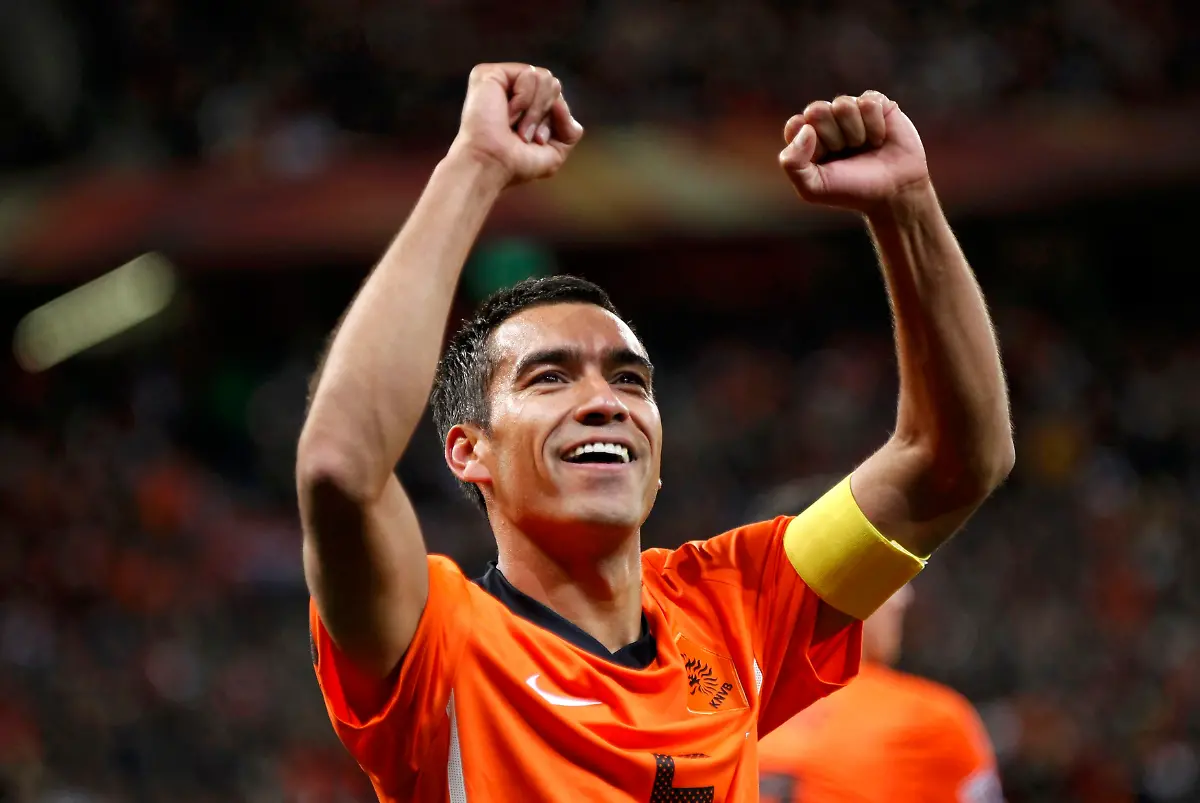 2010-07-06T185720Z-01-WCA414-RTRMDNP-3-SOCCER-WORLD-JPG3321020499735361966