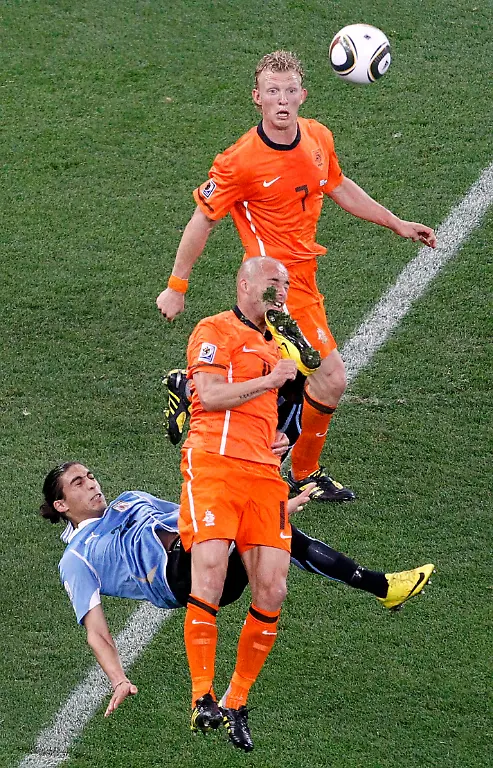 2010-07-06T190839Z-01-WCA418-RTRMDNP-3-SOCCER-WORLD-JPG3189308506155163325