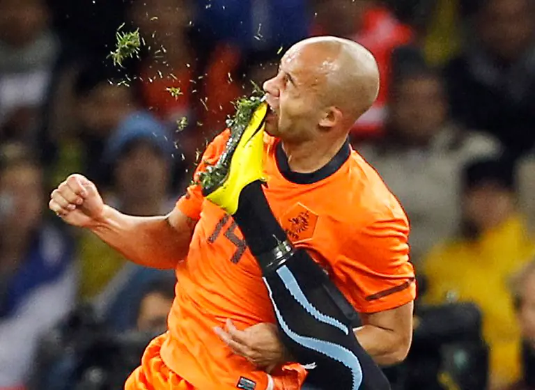 2010-07-06T191018Z-01-WCA421-RTRMDNP-3-SOCCER-WORLD-JPG7469266712199954450